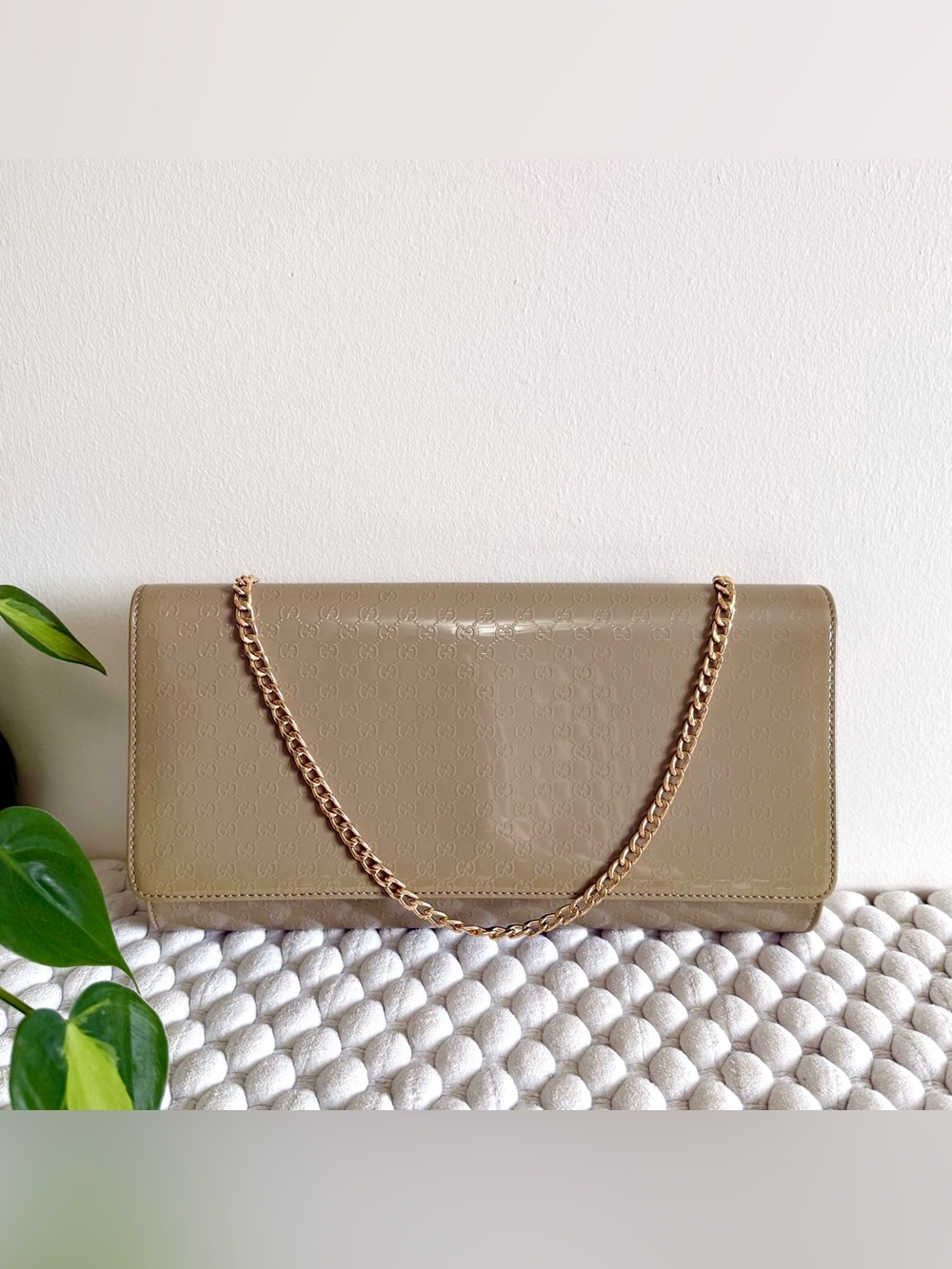 GUCCI GG Clutch Crossbody Shoulder Bag Patent Leather Beige/Taupe